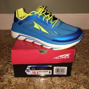 Altra athletic shoes women’s size 10.5